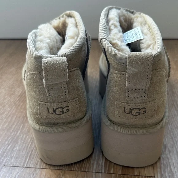 UGG Platform Boots - Picture 5 of 7